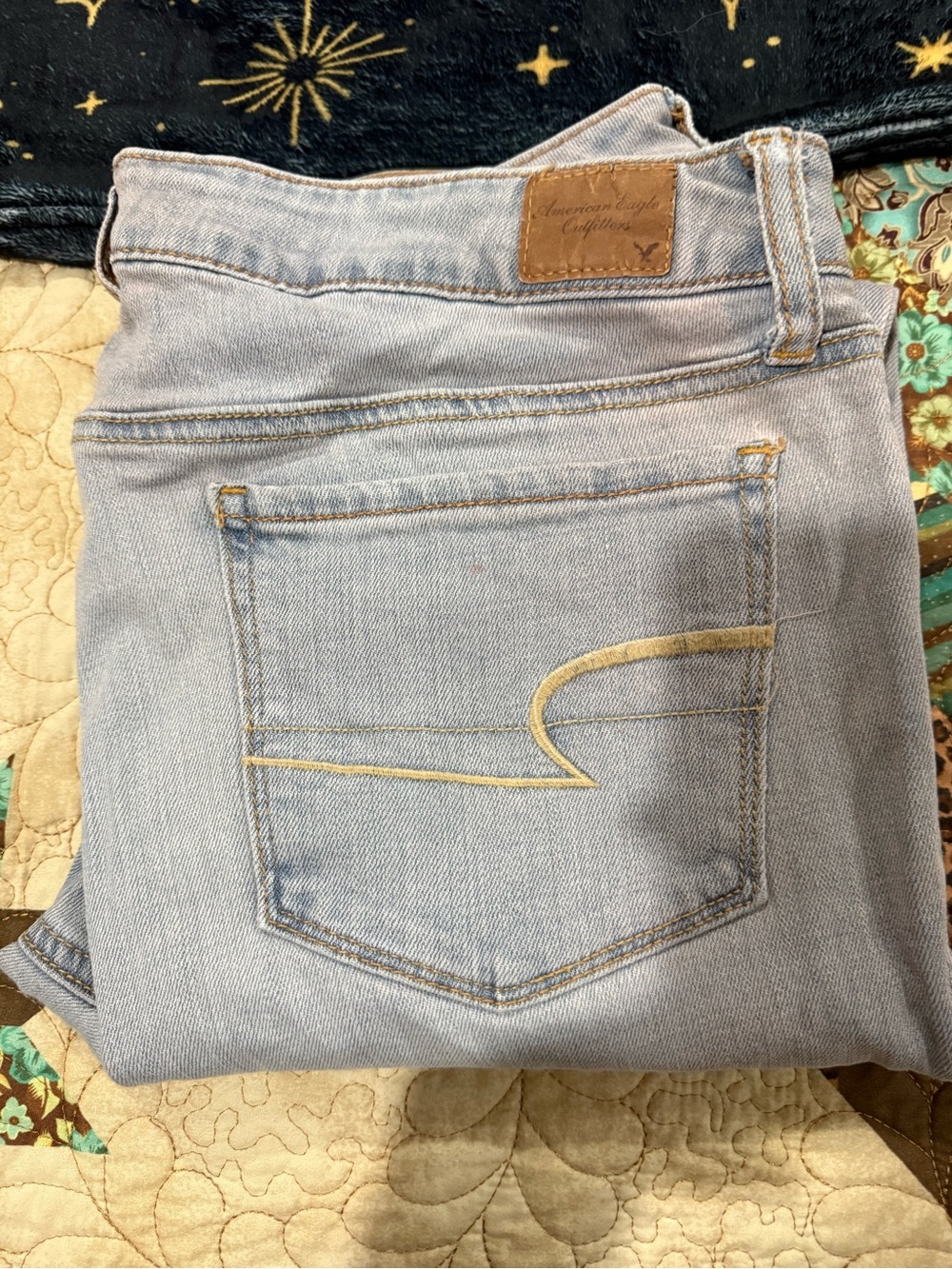 Rose colored lightwash American Eagle skinny jeans 14 flaws